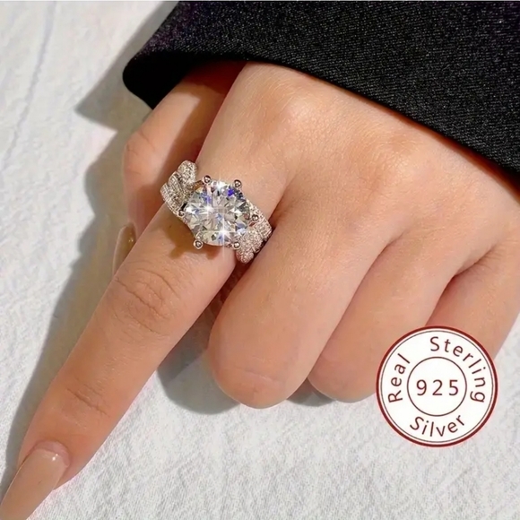 Stunning 3 Carat Diamond Ring - Picture 8 of 8